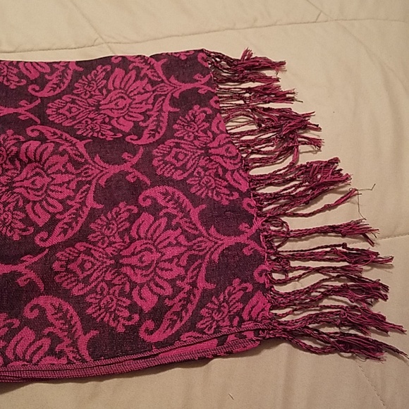 NWT pink and black fringe long wrap/scarf - Picture 2 of 2